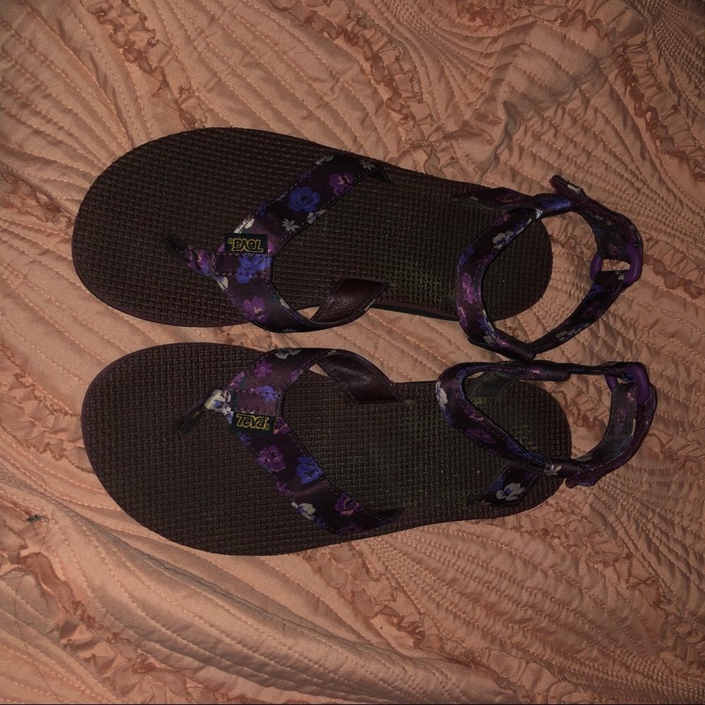 tevas size 7